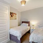 3 Bed In Oc-94477 *