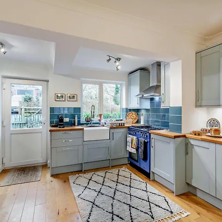 3 Bed In Oc-94477 Holiday home